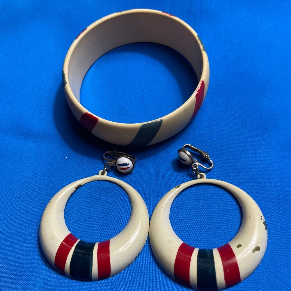 Vintage Lucite Bangle and Clip-On Hoop Earring Set